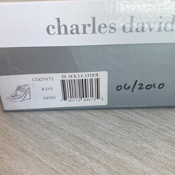 CHARLES DAVID Black Leather Rave Wedges with Silver Studs Sz 8-1/2 B - Picture 16 of 16